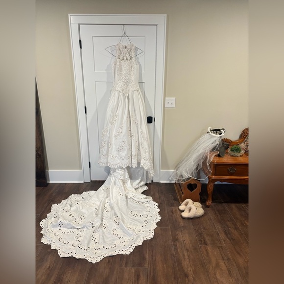 Embroidered Forever Yours White Satin Bridal Gown W/ Veil & Ring Pillow s10 - Picture 2 of 8